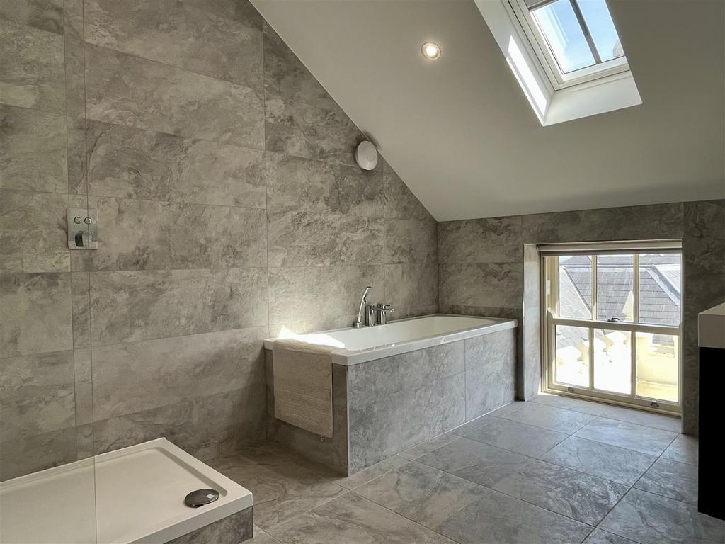 Family bathroom (1).jpeg