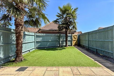 3 bedroom semi-detached house for sale, Solomons Close, Eastbourne