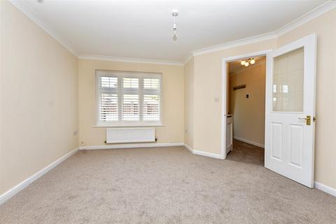 3 bedroom semi-detached house for sale, Solomons Close, Eastbourne