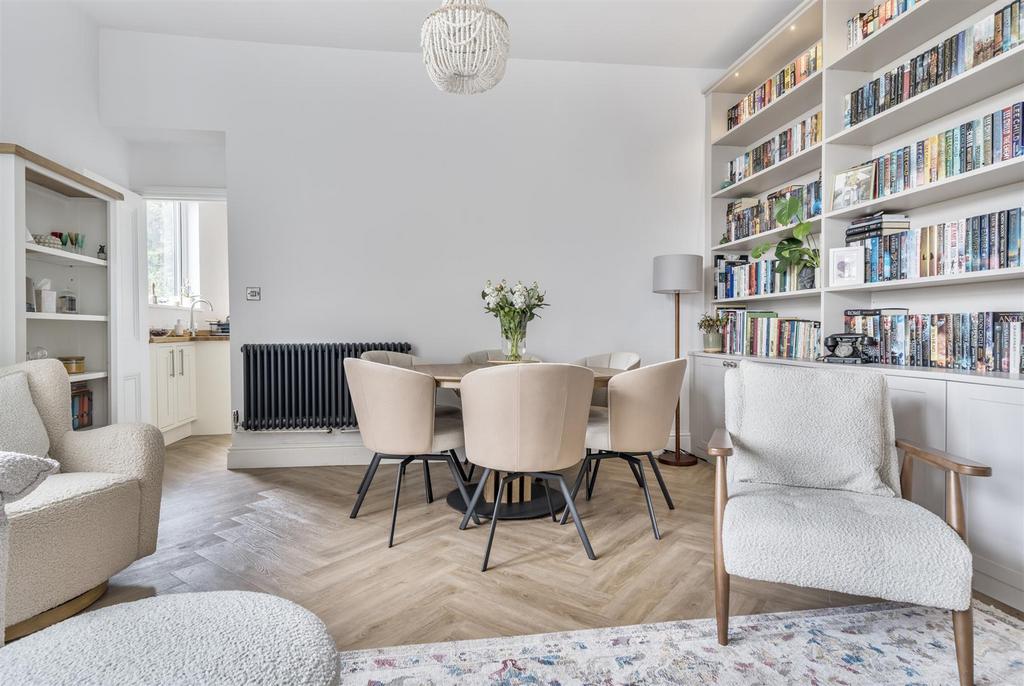 Sitting/Dining Room