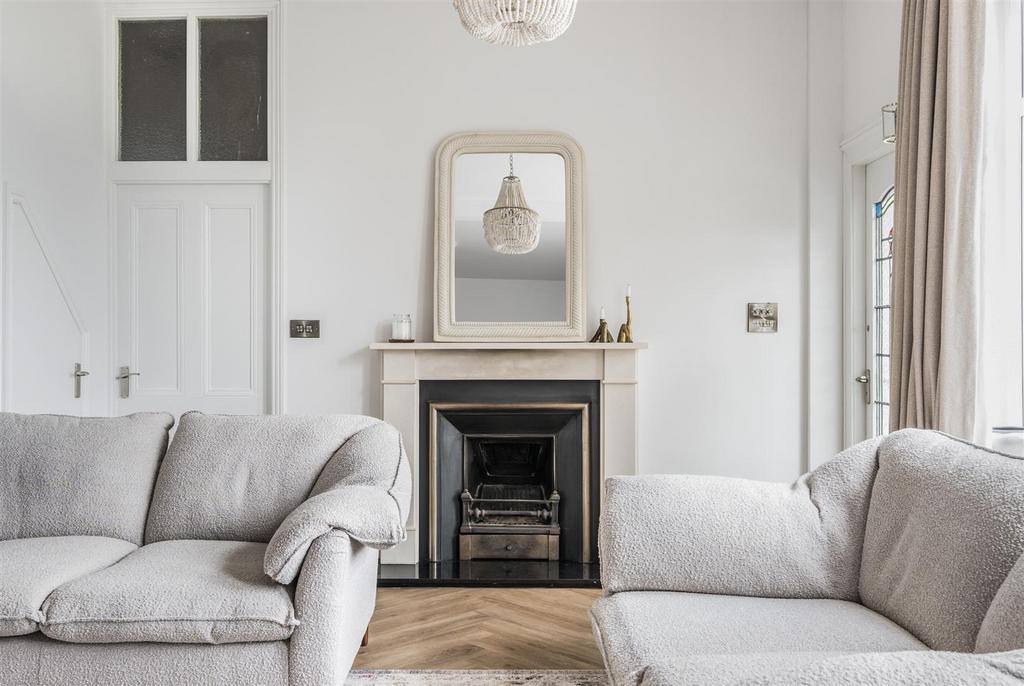 Sitting/Dining Room