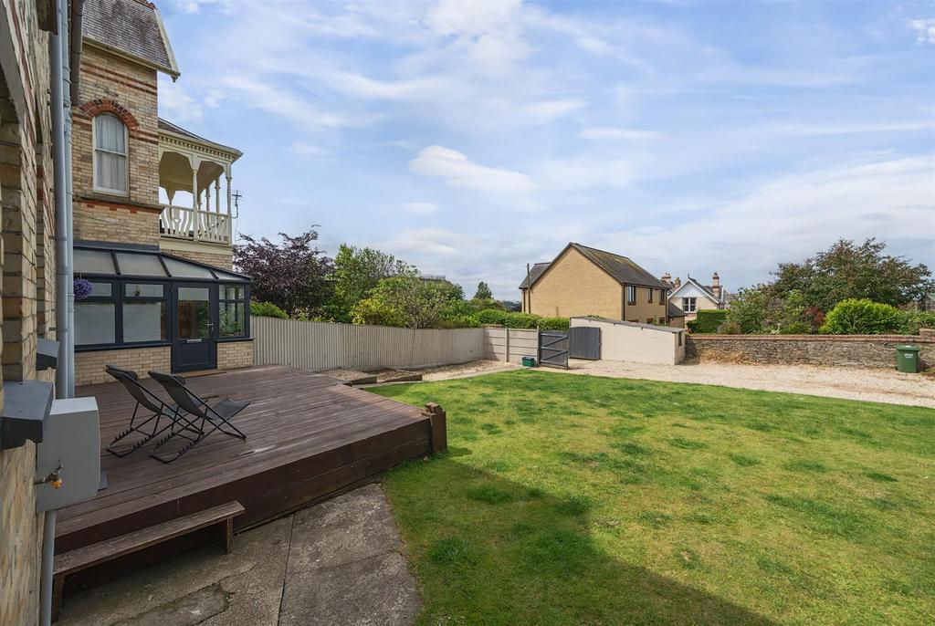 Decking & Garden