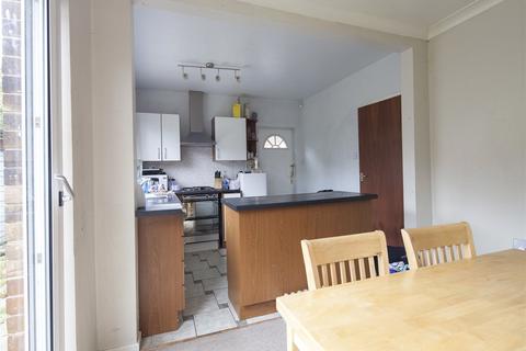 4 bedroom semi-detached house to rent, 23 Park Avenue, Huddersfield, HD1