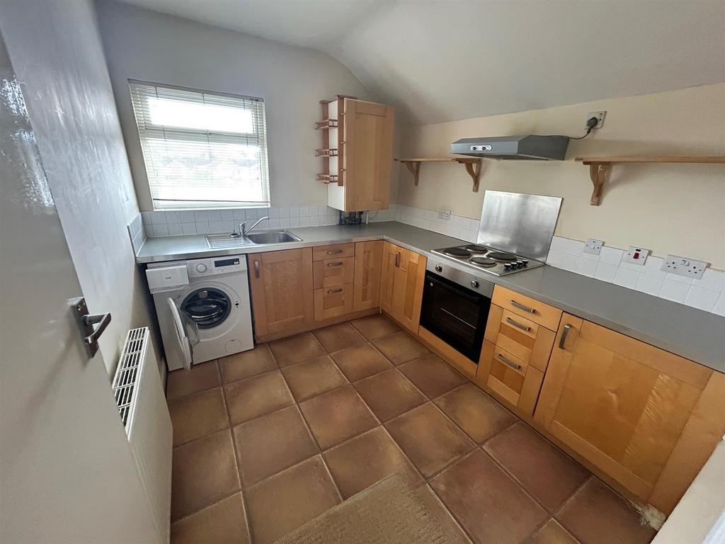 Bath Road top flat market 3 kitchen.jpg
