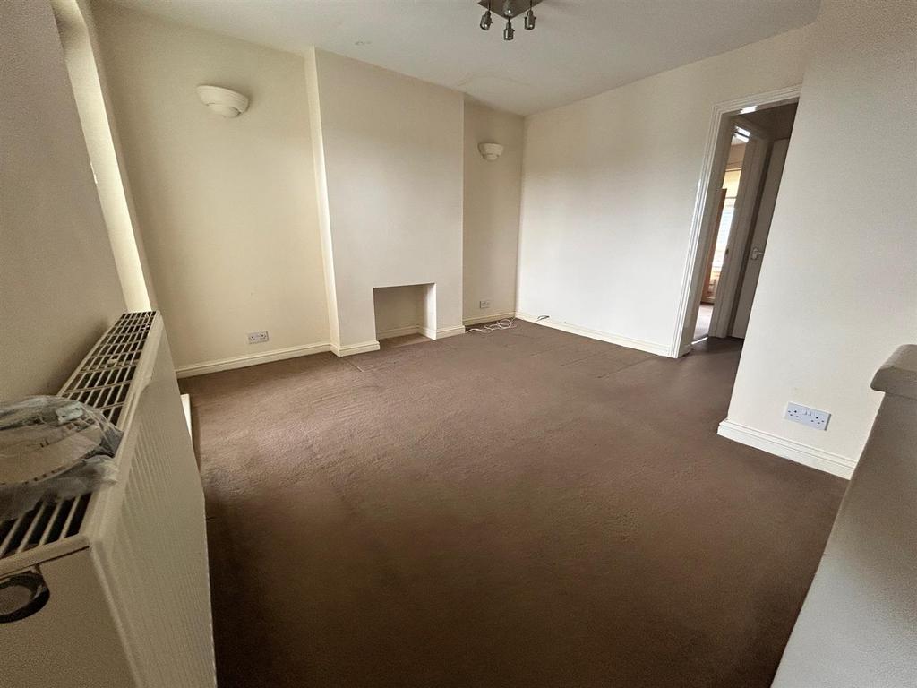 Bath Road top flat market 2 lounge.jpg