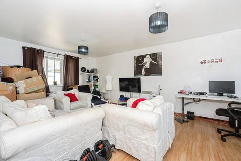 2 bedroom apartment for sale, Kendal, Purfleet-on-Thames RM19