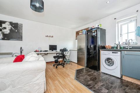 2 bedroom apartment for sale, Kendal, Purfleet-on-Thames RM19