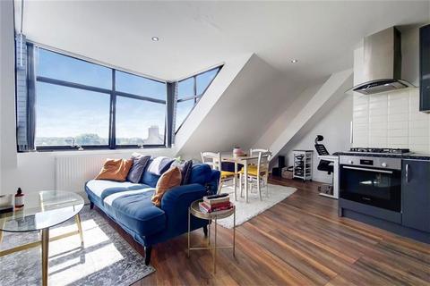 2 bedroom flat to rent, Balham High Road, London SW12