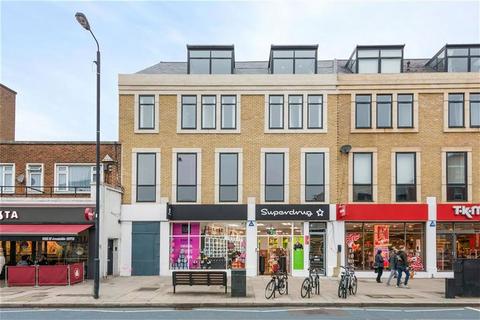 2 bedroom flat to rent, Balham High Road, London SW12