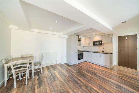 2 bedroom flat to rent, Balham High Road, London SW12