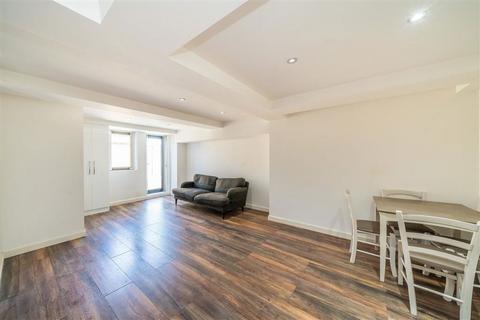 2 bedroom flat to rent, Balham High Road, London SW12