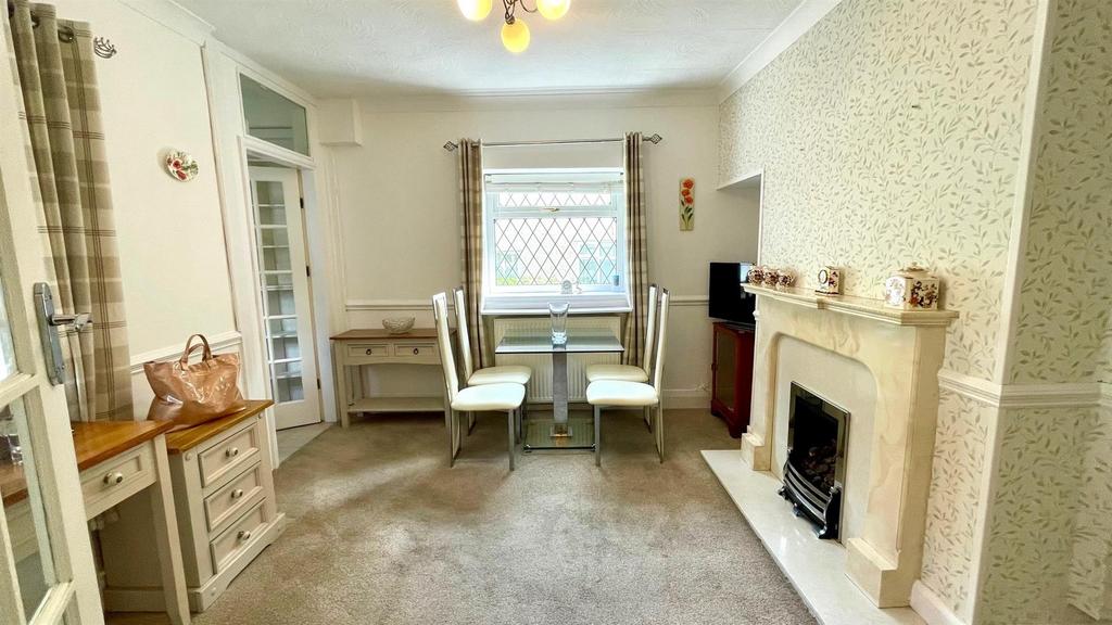 Double aspect dining room
