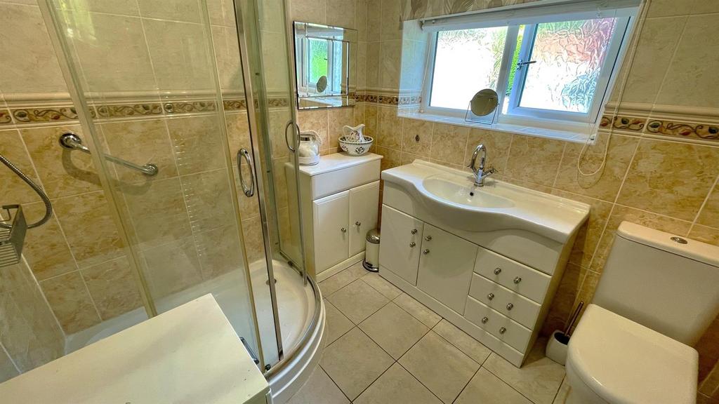 Tiled 3 piece showre room