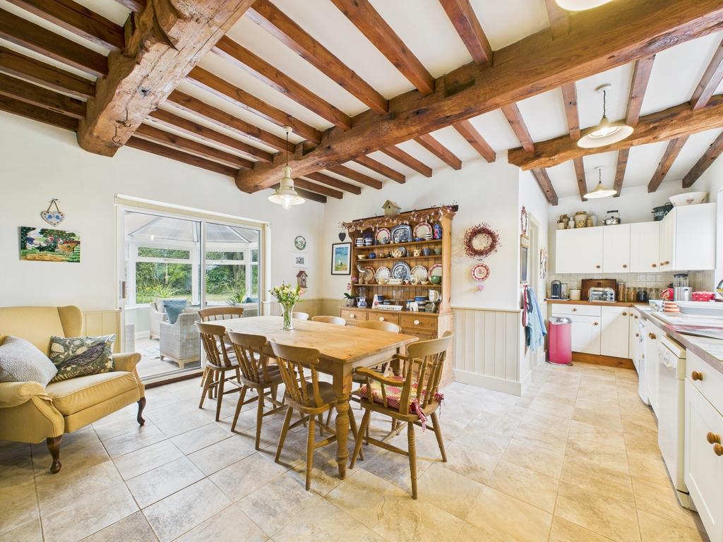 Dining/kitchen