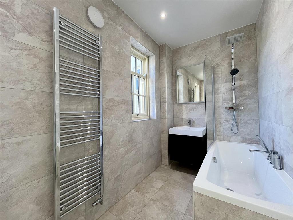 Family bathroom.jpeg