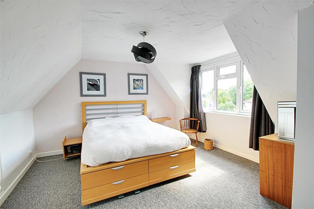 Bedroom 1.jpg