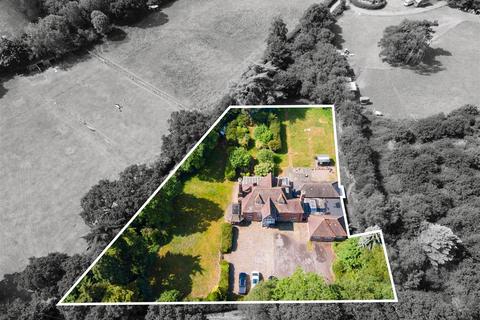 15 bedroom detached house for sale