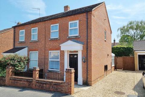 39 Falcon Way, Sleaford, NG34 7UA