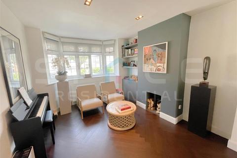25 Riverdene, Edgware, HA8 9TA