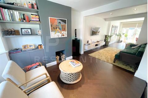 25 Riverdene, Edgware, HA8 9TA