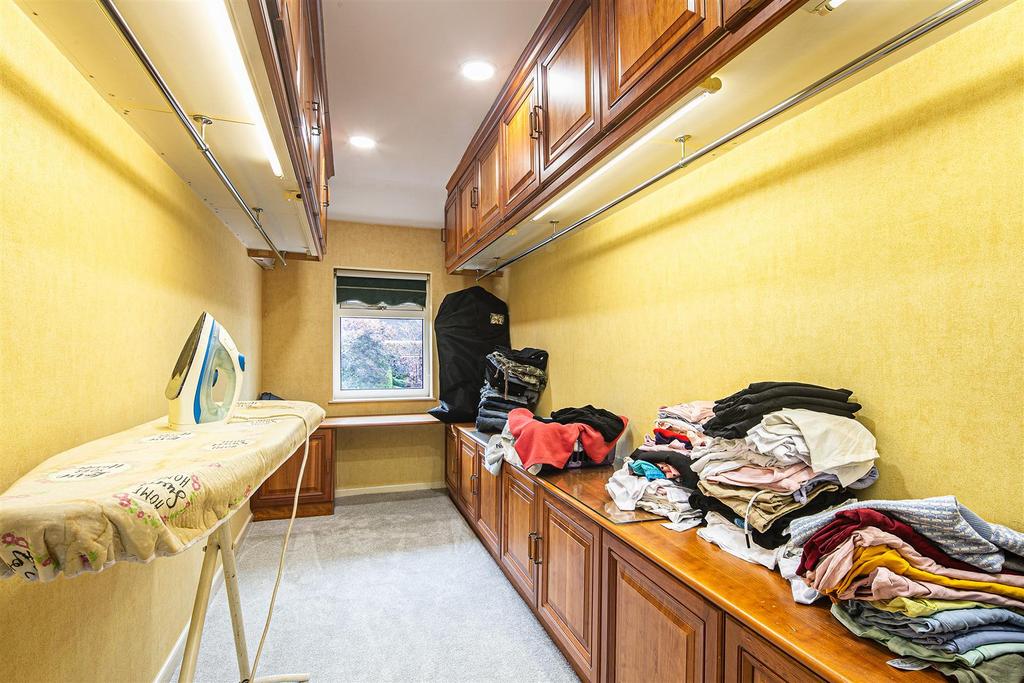Dresiing room to bed one