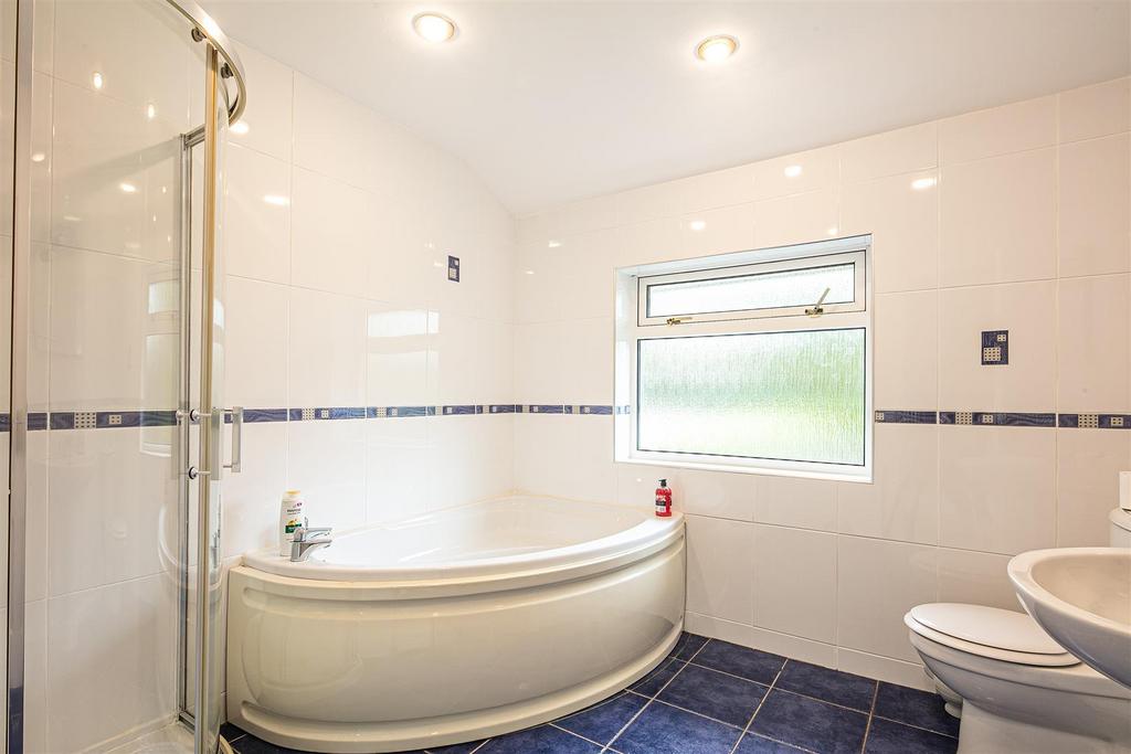 Ensuite to bed one