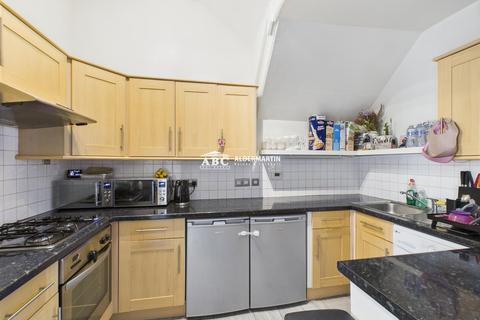 2 bedroom flat for sale, Sunningfields Road, London