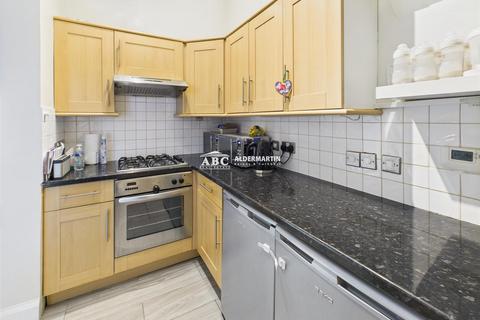 2 bedroom flat for sale, Sunningfields Road, London