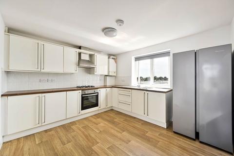 3 bedroom flat to rent, Robinson Road, Colliers Wood, SW17
