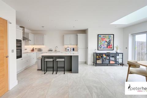 5 bedroom townhouse for sale, Sandpiper View, East Boldon