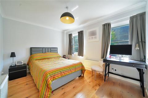 16 Marryat Square, London, SW6 6UA