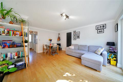 16 Marryat Square, London, SW6 6UA
