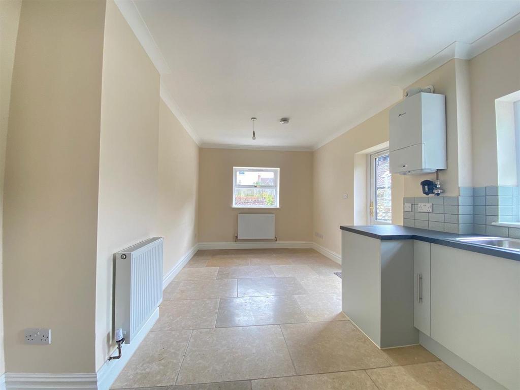 Kitchen / Lounge Area