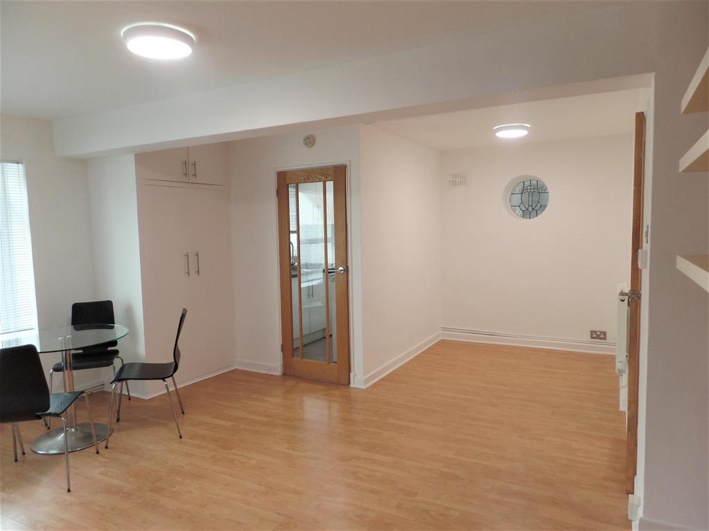Main studio to kitchen bed .jpg
