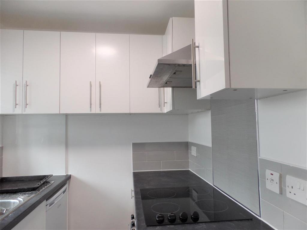 Kitchen 2.jpg