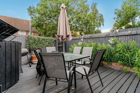 4 bedroom end of terrace house for sale, Radnor Road, London