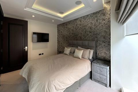 3 bedroom flat to rent, Strand, London WC2R