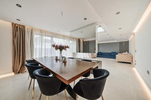 4 bedroom semi-detached house to rent, Trumps Green Road, Virginia Water, GU25