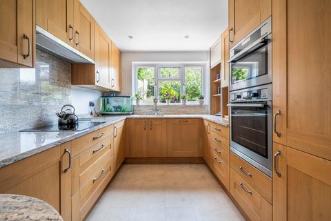 16 Lantern Close, Berkeley, GL13 9DE