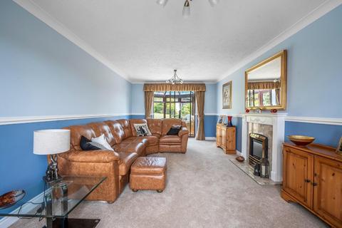 16 Lantern Close, Berkeley, GL13 9DE