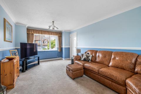 16 Lantern Close, Berkeley, GL13 9DE