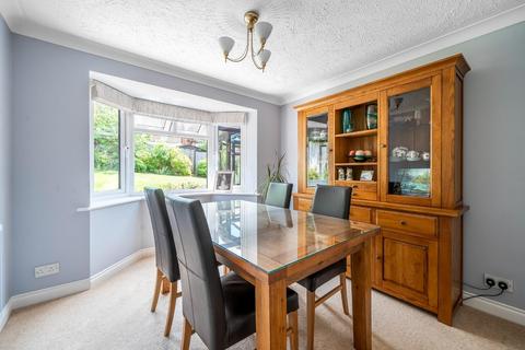 16 Lantern Close, Berkeley, GL13 9DE