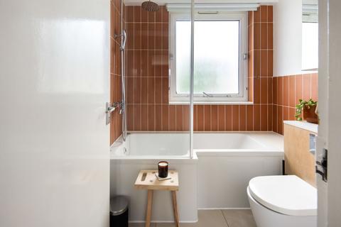 3 bedroom maisonette for sale, Norton House, Roman Road, Bethnal Green, London, E2