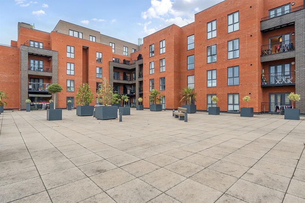 Nightingale Way, Reading, RG30 2 bed apartment - £1,600 pcm (£369 pw)