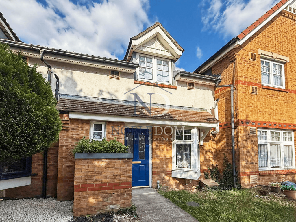 Two bedroom mid terraced house in hounslow