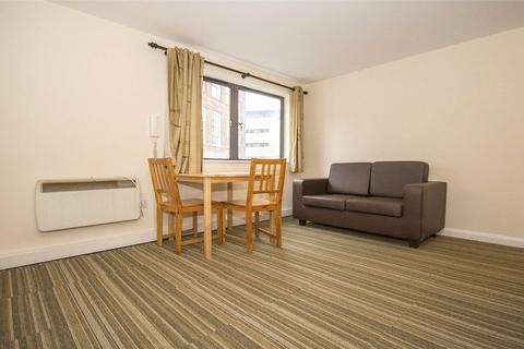 Studio to rent, Hornsey Road, Holloway, London, N7