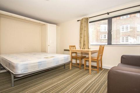 Studio to rent, Hornsey Road, Holloway, London, N7