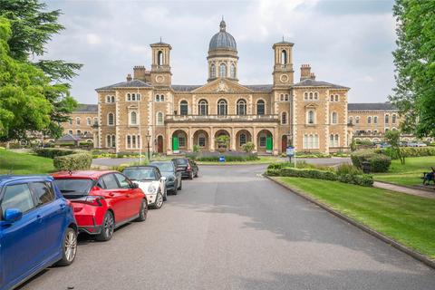 3 bedroom penthouse for sale, Royal Drive, London, N11
