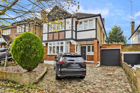 14 Barnhill, Pinner, HA5 2SX