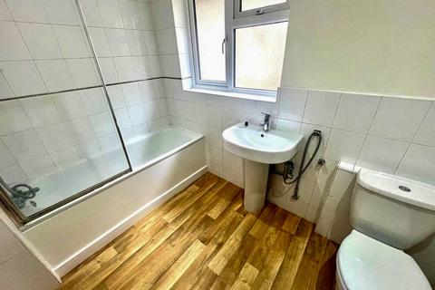 14 Barnhill, Pinner, HA5 2SX